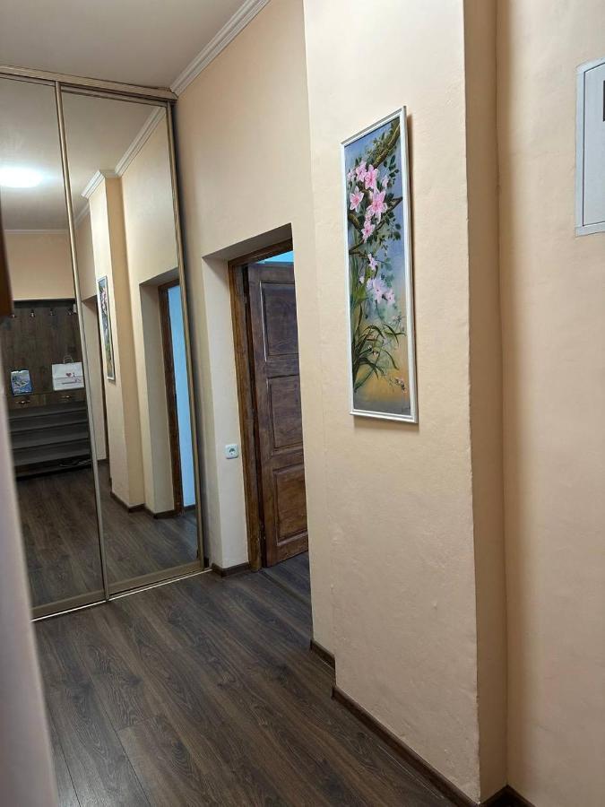 Затишна Двокімнатна Квартира В Самому Серці Ужгорода อุชโฮรอด ภายนอก รูปภาพ