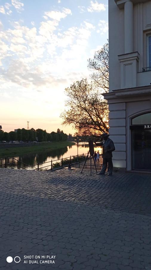 Затишна Двокімнатна Квартира В Самому Серці Ужгорода อุชโฮรอด ภายนอก รูปภาพ